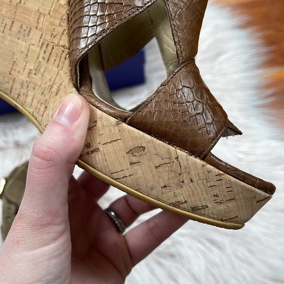 Stuart Weitzman Safety Wedge in Toffee Brown Snake Print Sz 10 - Picture 15 of 15